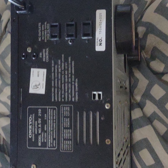 2.8 Amp Onkyo integrated receiver - Picture 5 of 6